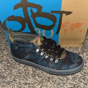 OTBT Green Lake Dark Bronze Blue & Black Leather Sneaker Women’s Size 7.5